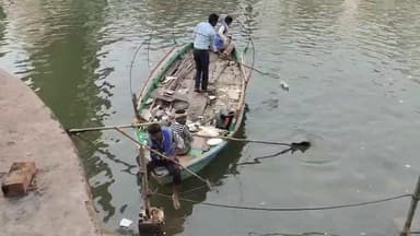 चित्रकूट दीपावली मेला #सतना - नदी में प्रवाहित दीपदान सामग्री की सफाई कार्य।
#JansamparkMP
CM Madhya Pradesh