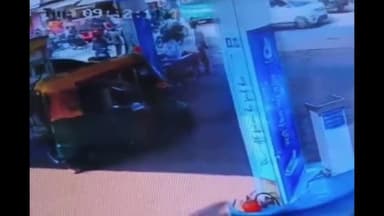 ग्वालियर गिर्द: कार चालक ने गाय के बछड़े को कुचला, जनकगंज थाने में बजरंग दल ने एफआईआर दर्ज कराई