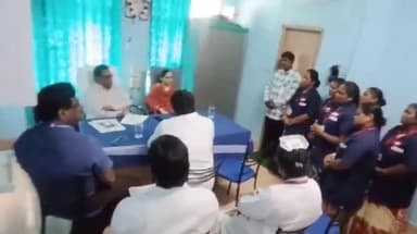 తణుకు: ప్రభుత్వాసుపత్రిలో సమ్మె చేస్తున్న పారిశుద్ధ్య కార్మికులతో చర్చలు జరిపిన డి సి హెచ్ ఎస్, ఆర్డిఓ