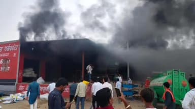 छत्तरगढ़: सत्तासर मार्केट स्थित दुकानों में लगी आग, लाखों का हुआ नुकसान