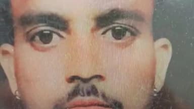 बरहज: बैरिया तिवारी गांव में घर के अंदर मिला युवक का शव, गांव में मचा हड़कंप