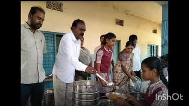 కొడంగల్: సీఎం చెరువుతో కొడంగల్ నియోజకవర్గం పరిధిలో ప్రభుత్వ పాఠశాలలో విద్యార్థులకు అల్పాహారం