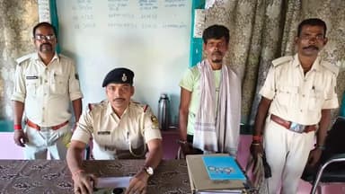 कुरसाकांटा: कुर्साकांटा पुलिस ने बलचंदा डकैती कांड के फरार आरोपी को किया गिरफ्तार