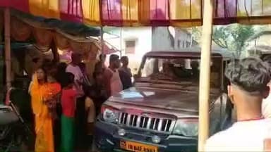 उधवा: मिर्जानगर गांव में ग्रामीणों ने एक नाबालिग को जाली नोटों के साथ पकड़कर पुलिस को सौंपा