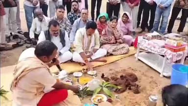 गुनौर: पन्ना नगर बाईपास गौशाला में पूर्व मंत्री व विधायक ने गोवर्धन पूजा पर गौ-पूजन किया