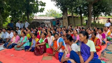 ডিফু: কাৰ্বি আংলং স্বায়ত্তশাসিত পৰিষদৰ পুৰথিমি আকেমাং আঁচনিৰ অধীন উত্তৰ ফংলংপেটত ভূমি পট্টা প্ৰদান কৰে কাকৰ ইএম মধুৰাম লেকথেই