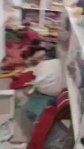 அணைக்கட்டு: ஒடுக்கத்தூர் மேல்பள்ளிப்பட்டு பகுதியில் ஜவுளி கடையில் ஒரு லட்சம் ரூபாய் மதிப்புள்ள துணிகள் திருட்டு போலீசார் விசாரணை