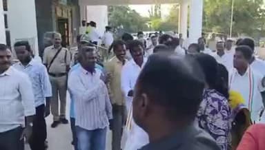 హుస్నాబాద్: హుస్నాబాద్ పట్టణంలో నూతనంగా నిర్మిస్తున్న 250 పడకల ఆసుపత్రి భవన నిర్మాణాన్ని పరిశీలించిన మంత్రి పొన్నం ప్రభాకర్