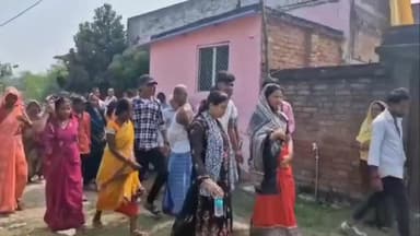 हसनपुरा: मुन्ना शाही की पत्नी गुड़िया देवी ने किया जनसंपर्क