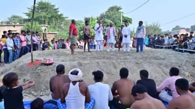 मेहसी: पूर्वी चंपारण के मोतिहारी जिले के मेहसी प्रखंड अंतर्गत नुनीमल में कुश्ती दंगल प्रतियोगिता का भव्य आयोजन किया गया