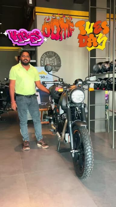 बुलेट 💕
#bullet #royalenfield #royalenfieldapparel #explore #scram440 #rkmotors #bollywood #dhurandhar #royalscram440 #ranveersingh #ride #deepikapadukone @royalenfield @royalenfieldlifestyle