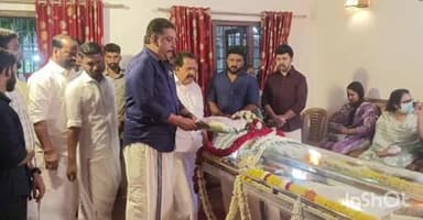 മാവേലിക്കര: തൃപ്പെരുന്തുറയിൽ രമേശ് ചെന്നിത്തലയുടെ മാതാവ് അന്തരിച്ച N ദേവകി അമ്മയ്ക്ക് വിട നൽകി