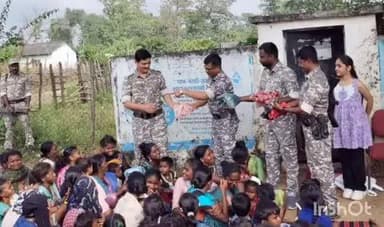 गडचिरोली: गडचिरोलीत पोलीसांची दिवाळी  दुर्गम व नक्षलग्रस्त भागात पोलीस स्टेशन आणि बेस कॅम्पमध्ये देशभक्तीच्या वातावरणात साजरी