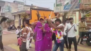 #झांसी में गूंजा #बुंदेलखंड का पारंपरिक मोनिया नृत्य
#दीपावली के बाद फिर जागा बुंदेलखंड का लोक रंग
#up360 #upupdate #360