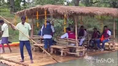 दरभा: वन मंत्री केदार कश्यप पहुंचे दरभा विकासखंड के तीरथगढ़, मूंगाबहार नाले में की बाम्बू राफ्टिंग