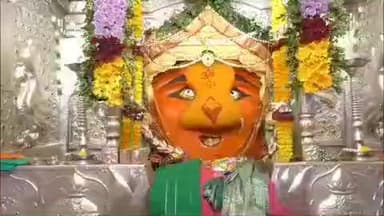 माहूर: माहूर गडावर दीपावली सण उत्सवात माहूर येथील श्री रेणुका देवीची अलंकार पूजा अर्चना करण्यात आली