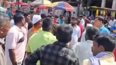 अंबाजोगाई: चार महिन्याचे वेतन थकवल्याने अंबाजोगाईत सफाई कर्मचाऱ्यांनी भीक मागो आंदोलन करत मोर्चा काढला