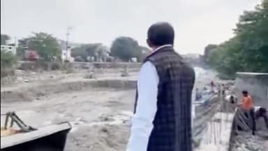 देहरादून: छठ पूजा के लिए रिस्पना नदी में घाट निर्माण का कार्य शुरू, पूर्व विधायक राजकुमार ने किया स्थलीय निरीक्षण