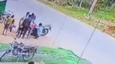 किरावली: नगला लालदास पर सड़क दुर्घटना में अलग-अलग बाइक सवार महिला और पुरुष की हुई मौत