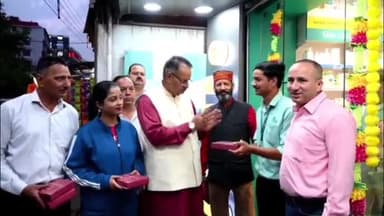 देहरादून: हाथीबड़कला बाजार में दुकानदारों से मुलाकात कर कैबिनेट मंत्री गणेश जोशी ने दी दीपावली की बधाई