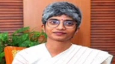 செங்கல்பட்டு: மாவட்டத்தில் தொடர் மழையின் காரணமாக நாளை பள்ளி, கல்லூரிகளுக்கு விடுமுறை- ஆட்சியர்  அறிவிப்பு