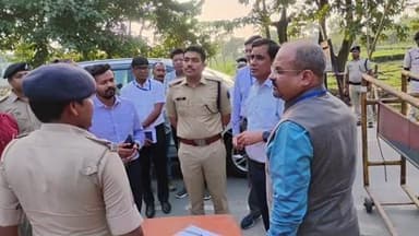 ठाकुरगंज: ठाकुरगंज और आसपास के संवेदनशील क्षेत्र का ज़िला पदाधिकारी एवं पुलिस अधीक्षक ने किया दौरा