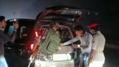 बंदरा: पीयर थाना क्षेत्र में एसएसबी और पुलिस ने दो जगहों पर चलाया वाहन जांच अभियान, इलाके में हड़कंप