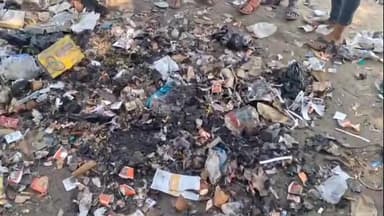 रानीगंज: बस स्टैंड परिसर में कचरा फैलने से दुकानदारों और स्थानीय लोगों में आक्रोश, किया प्रदर्शन