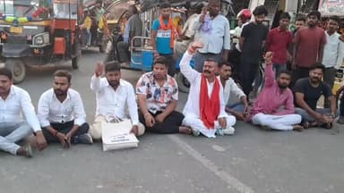 बेनीपट्टी: नामांकन रद्द होने पर निर्दलीय प्रत्याशी ने समर्थकों के साथ बेनीपट्टी में सड़क जाम की