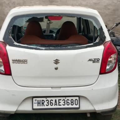 नीमराना: फौलादपुर गांव में घर के बाहर खड़ी कार का अज्ञात बदमाशों ने तोड़ा शीशा, पुलिस में मामला दर्ज