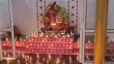 बाराकोट:दीपावली पर सैकड़ो दियो की रोशनी से जगमगाया चामी का मां भगवती मंदिर