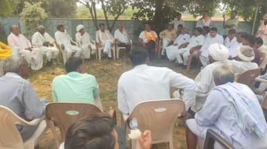 राहुवास: विधायक ने डूंगरपुर में अपने निज निवास पर क्षेत्रवासियों की समस्याएं सुनी, दीपोत्सव की बधाई देने के बाद की चर्चा