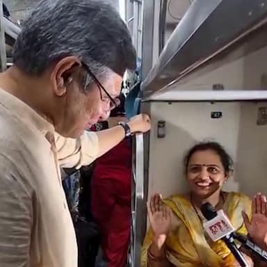 Union Minister @AshwiniVaishnaw visited the New Delhi Railway Station to review the facilities for the passengers
