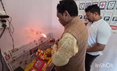 गडचिरोली: गडचिरोलीत माजी खासदार अशोक नेते यांच्या कार्यालयात सामुहिक पणे लक्ष्मी पूजन व दीपोत्सव सोहळा संपन्न