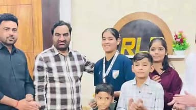 नागौर: SAFF द्वारा आयोजित प्रतियोगिता में शामिल खिलाड़ी का नागौर सांसद बेनीवाल ने किया सम्मान