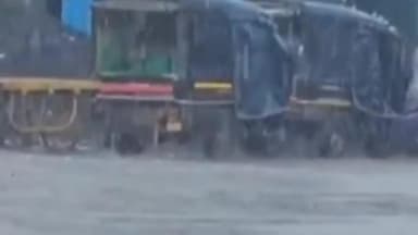 गडचिरोली: चामोर्शी तालुक्यात दिवाळीच्या दिवशी बाजारपेठेत मुसळधार पाऊस......
