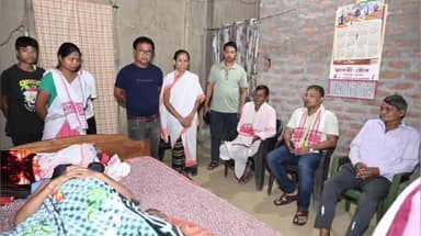 টিংখং: কলৌলোৱা গাওঁ পঞ্চায়তৰ অন্তৰ্গত ৪৫ নং বুথৰ সভাপতি আহত সত্যনাৰায়ন সোণোৱালৰ স্বাস্থ্যৰ বুজ লয় মন্ত্ৰী বিমল বৰাই