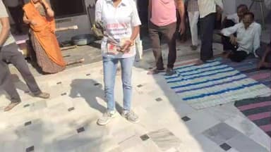पाली : आज दीपावली के दिन बुमादडा गांव स्थित एक बंगले में आया कोबरा सांप दिव्या जैन ने किया रेस्क्यू