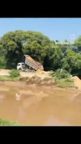 #किसानौ का नहर टूटने से हुआ किसानों का नुकसान 😥😥😢😢😢😭