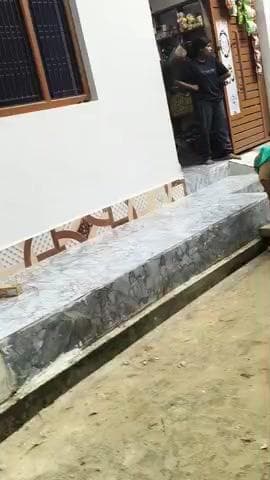 ब्लॉक डीह मोजा खेतोधन की ग्राम प्रधान मीरा साहू लड़ाई के दौरान चप्पल से मारने की कोशिश एवं गाली गलौज करती हूं