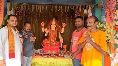तिल्दा: तिल्दा नेवरा शहर व क्षेत्र में माता लक्ष्मी की प्रतिमाएं स्थापित, आज किया जाएगा विसर्जन