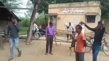 महाराजगंज: शेखपुर समोधा में विशेष प्रकार का जहरीला सर्प निकलने से ग्रामीणों में मचा हड़कंप, वन विभाग ने लिया कब्जे में