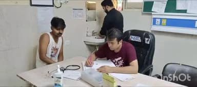 बागेश्वर: जिला अस्पताल में अवकाश के बाद इमरजेंसी में मरीजों की भीड़ बढ़ी, खांसी और बुखार के मरीज पहुंच रहे हैं