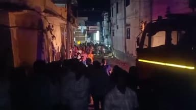 ઠાસરા: યાત્રાધામ ડાકોરમાં આવેલા ગોપાલપુરા વિસ્તારમાં એક મકાન માં આગ લાગવાની ધટના આવી સામે