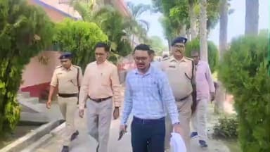शिवहर: एडीएम और डीएसपी ने जिला मुख्यालय पर विभिन्न मतदान केंद्रों का निरीक्षण किया, कई दिशा निर्देश दिए