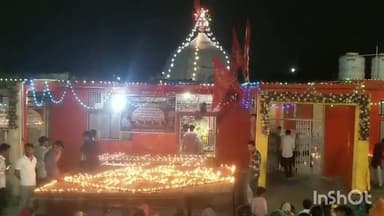 मालथोन: मां काली के दरबार में दीप महोत्सव, भाजपा नेता ने 56 भोग लगाकर मां के चरणों में टेका माथा