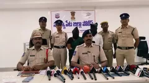 వృద్ధురాలు హత్య కేసులో ముగ్గురు నిందితుల అరెస్ట్.. హుజూర్నగర్ పిఎస్ లో కేసు నమోదు వివరాలు వెల్లడించిన జిల్లా ఎస్పీ