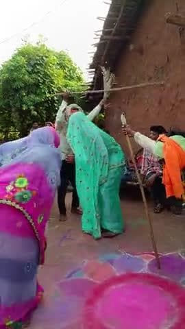 , आदिवासी रीति रिवाज में परंपरा से बोरी डांस करते हुए नजर आ रहे हैं गांव के लोग#आदिवासी ब्लॉक