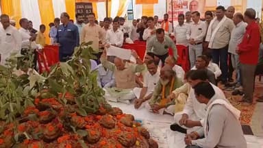 आंवला: आंवला की कान्हा गौशाला में केबिनेट मंत्री ने गोवर्धन पूजा की, गायों के संरक्षण-संवर्धन के लिए सरकार तत्पर