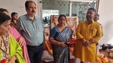 करनाल: मुगल माजरा में विश्वकर्मा डे पर महापौर रेनू बाला गुप्ता ने हवन यज्ञ में लिया आशीर्वाद